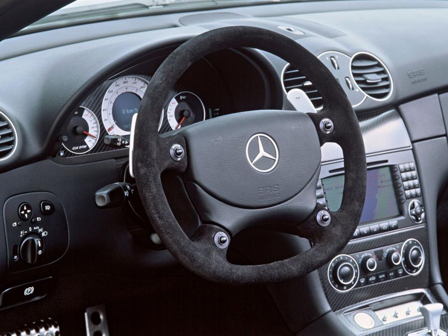 Интерьер Mercedes-Benz CLK-Class AMG DTM Cabriolet (A209) 2006 года  (фото 3 из 58)